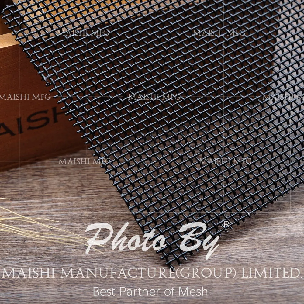 How to clean the Security screen mesh during use?