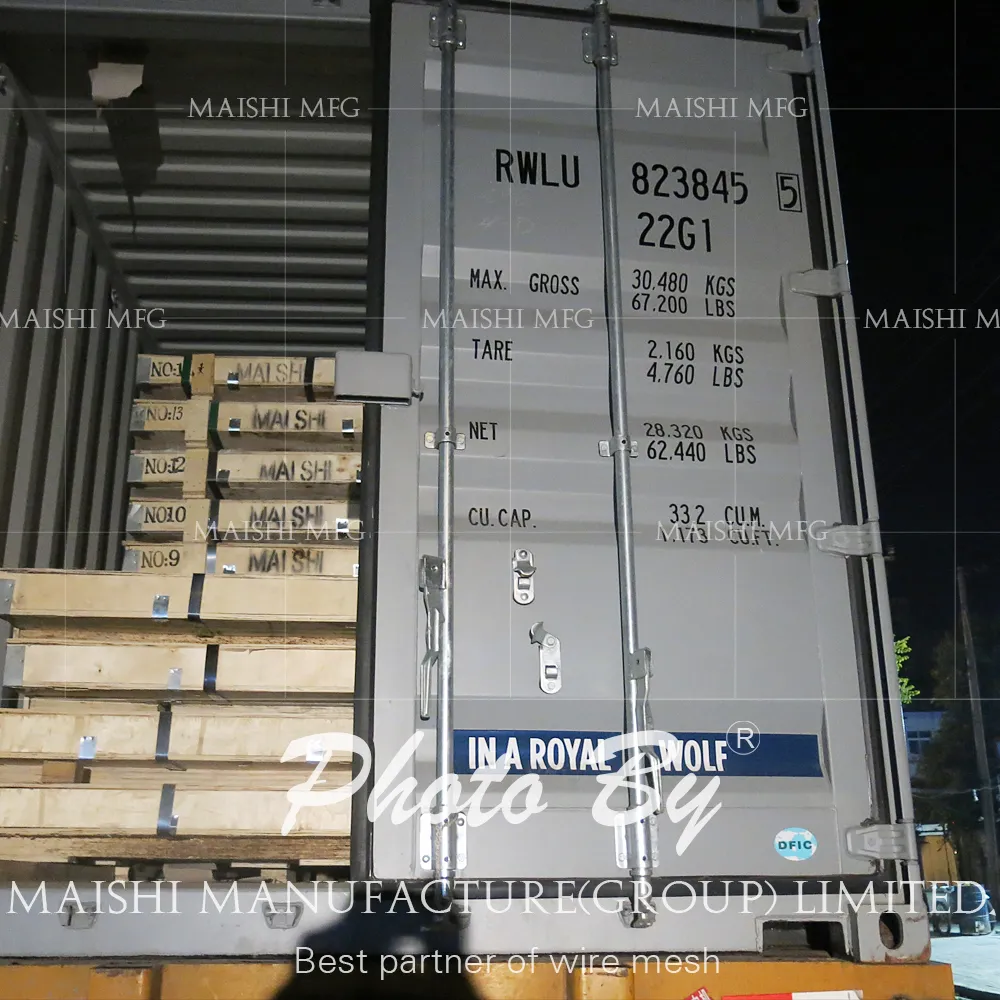 Powder coated mesh that can be used in both commercial and residential areas Powder coated mesh that can be used in both commercial and residential areas